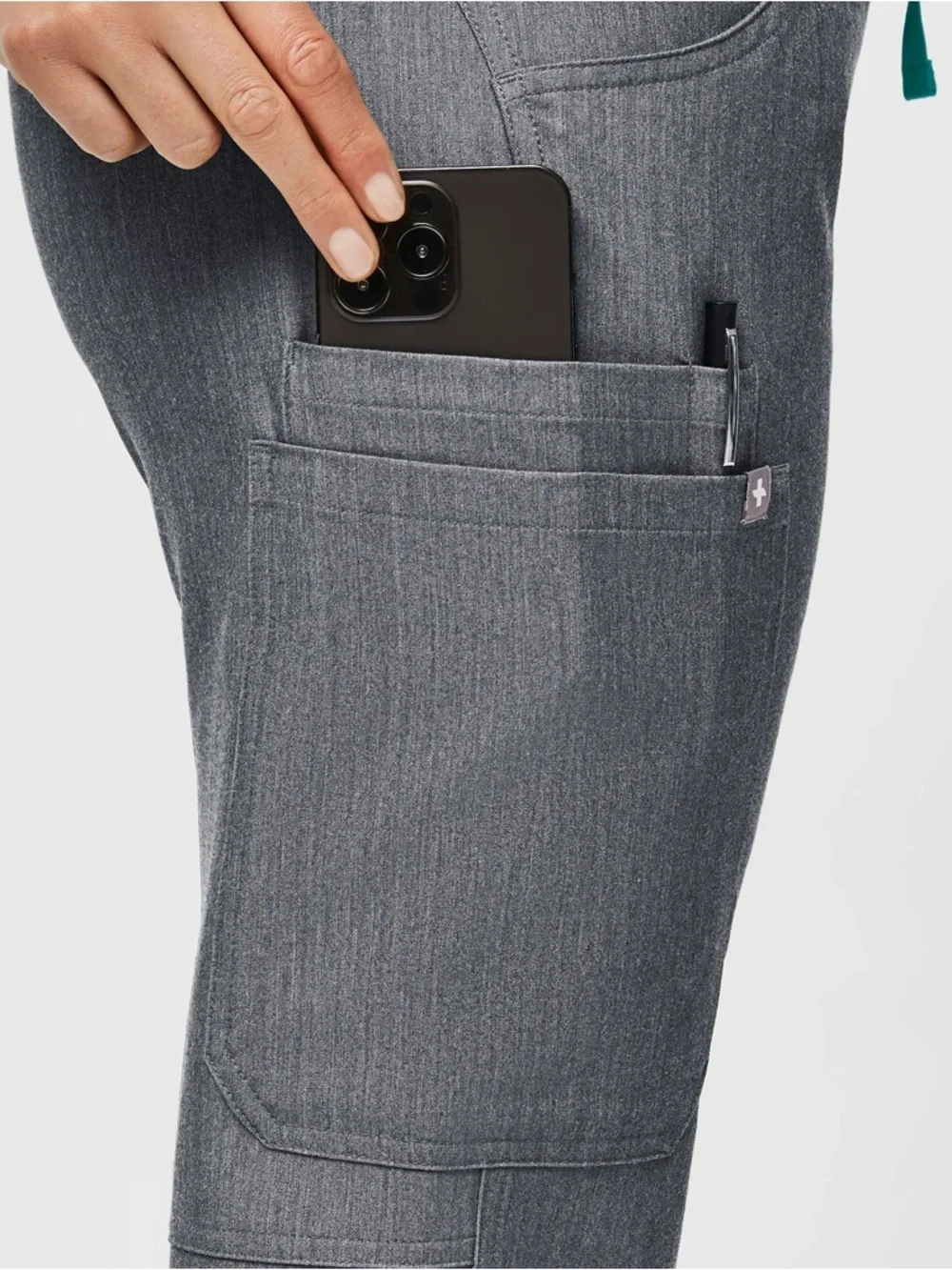 FIGS Kade Cargo Scrub Pants in Graphite - size (S)